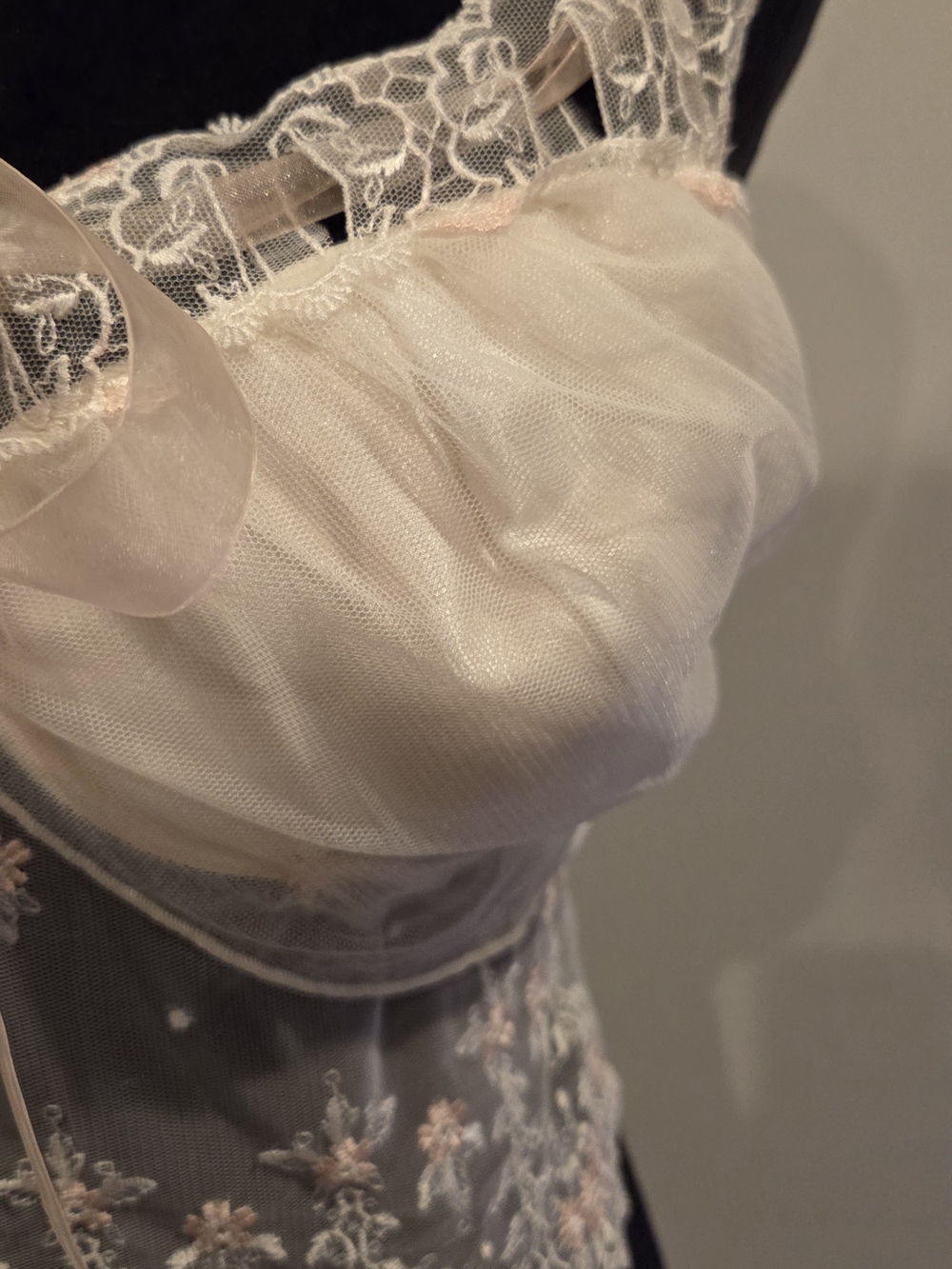 Frederick's of Hollywood Sheer Lace Chemise in Blush Cream - Picture 4 of 6